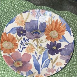 Beautiful 4 piece decorative bowls.